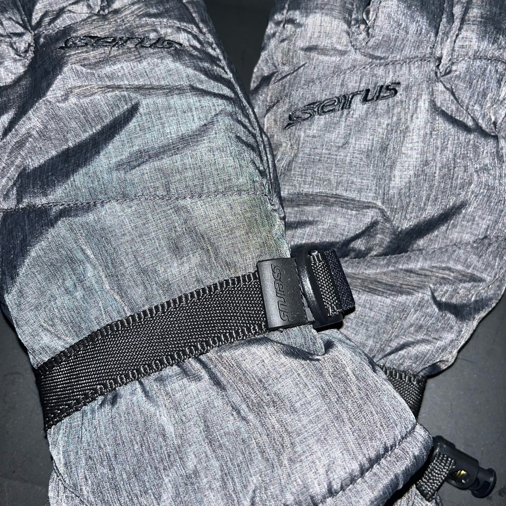 Gloves - Picture 2 of 3